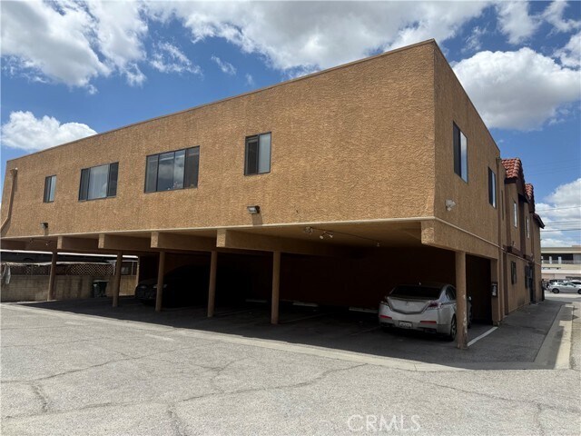 Building Photo - 1604 S Gladys Ave