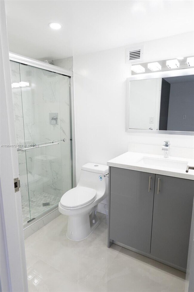 Building Photo - 17021 N Bay Rd