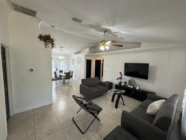 Building Photo - COMING SOON 3-2 Stunning House
