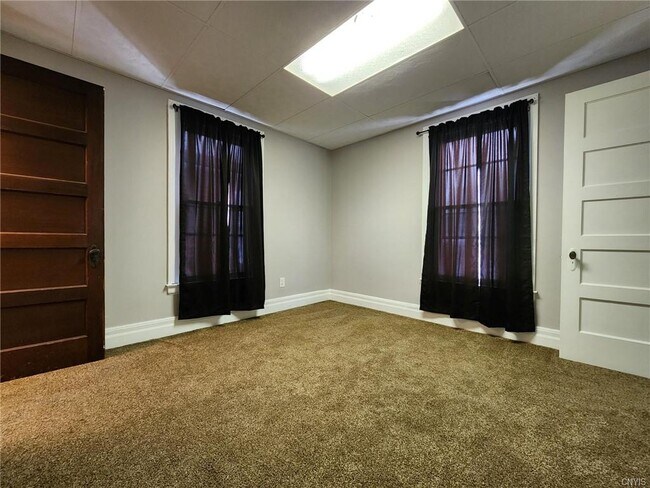 Building Photo - 218 S Pleasant St