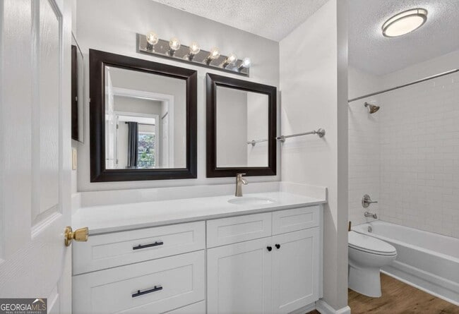 Building Photo - 423 Granville Ct