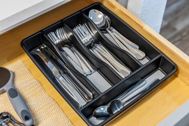 Building Photo - 2929 Kings Rd