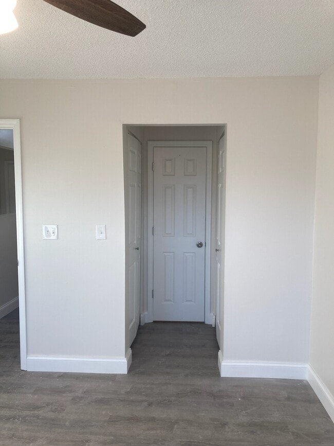 Building Photo - 6 Ram Ct