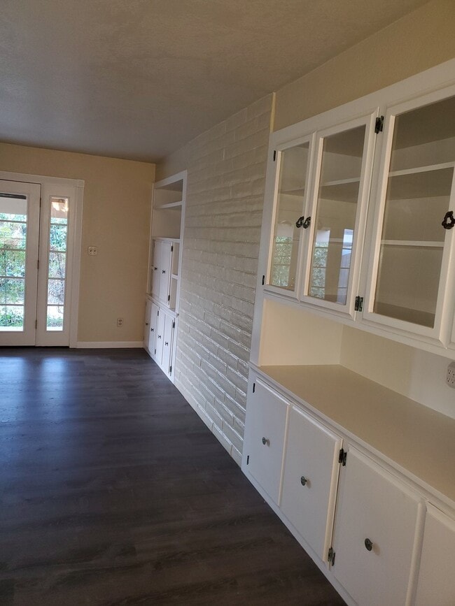 Building Photo - Modesto 3 bedroom 2.5  bathroom off McHenry