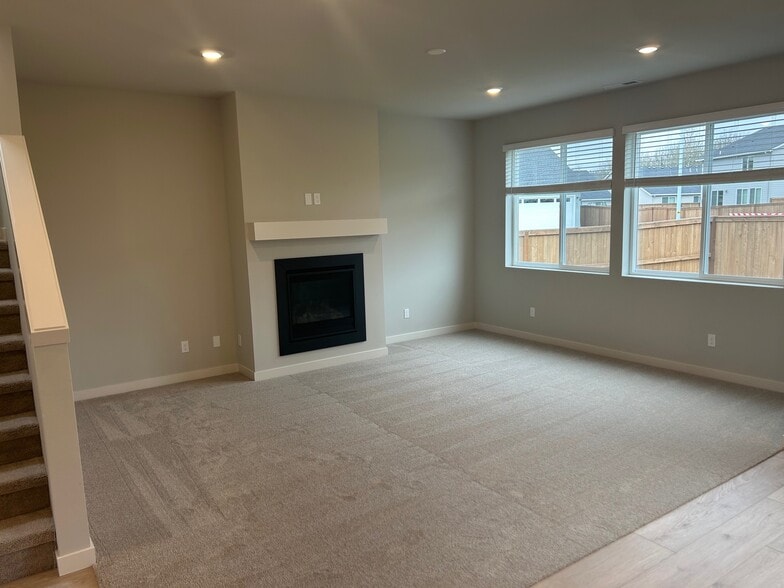 Family Room - Light and Bright - 535 Withers Ct SE