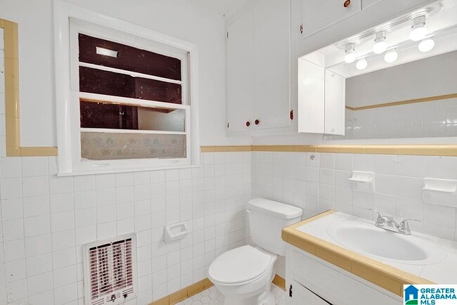 Building Photo - 126 E Jones Ct