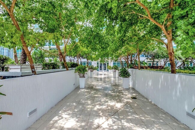 Building Photo - 951 Brickell Ave