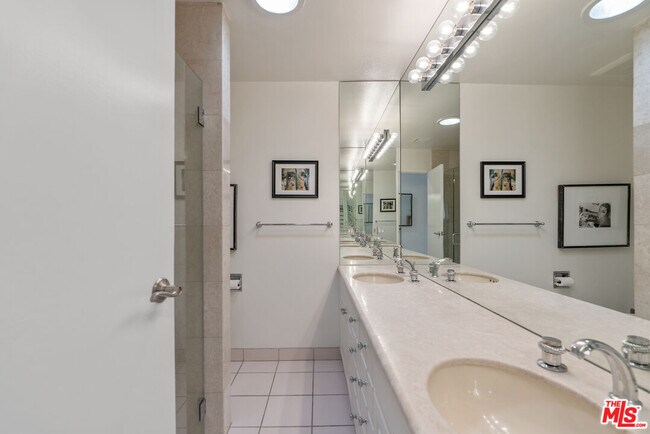 Building Photo - 3599 El Gaucho Cir E