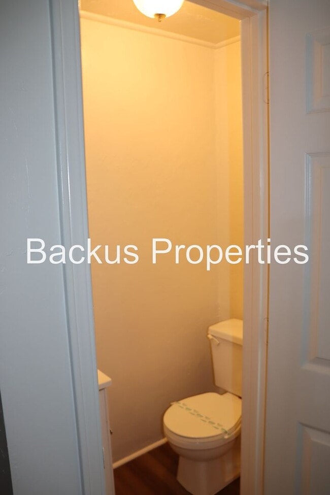 Building Photo - 210 Cypress Ave