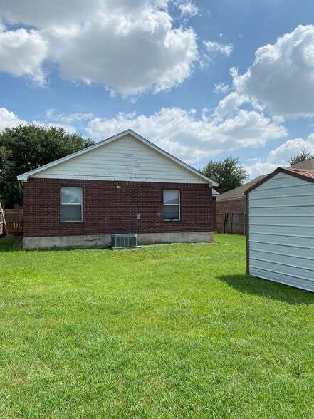 Building Photo - 6339 Aspen Farm