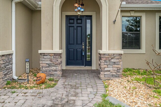 Building Photo - 4BR, 2.5BA home with resort style outdoor living!