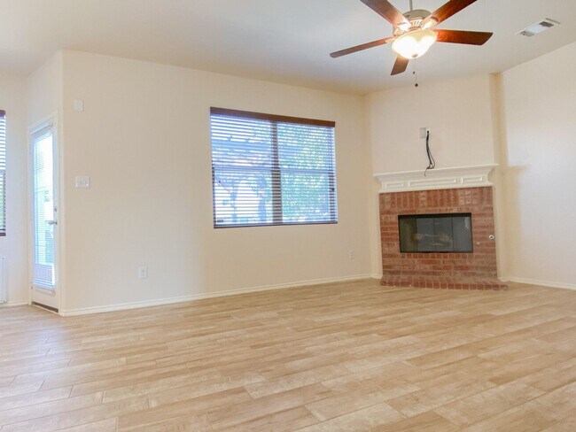 Building Photo - 12021 Pecangate Way