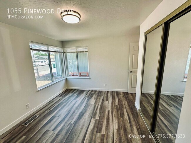 Building Photo - 1055 Pinewood Dr