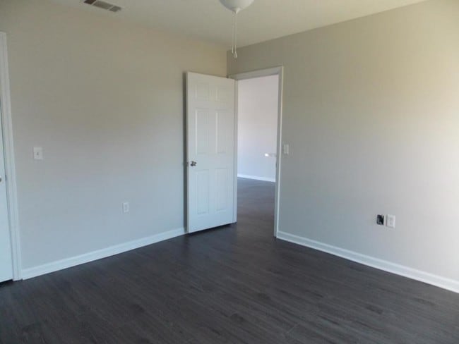 Building Photo - 140 Lanier Dr