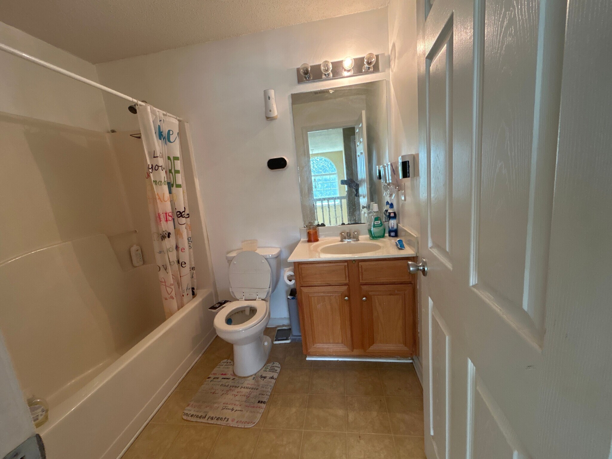 Building Photo - Room in House on Cabana Way