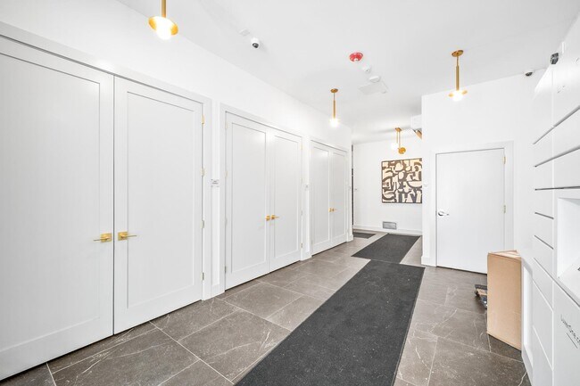 Building Photo - 386 5th St