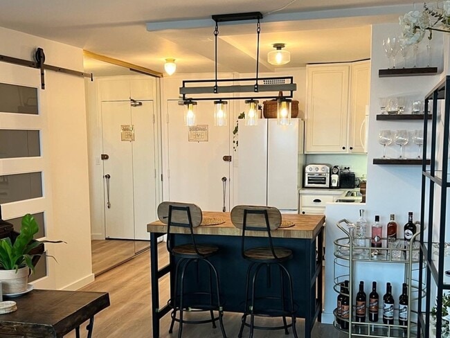 Building Photo - 88 W Schiller St