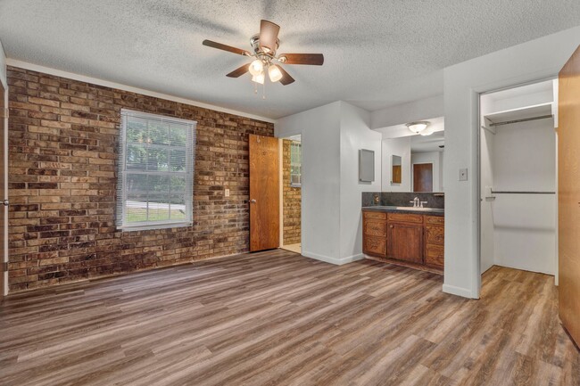 Building Photo - 1660 Palmer Pl