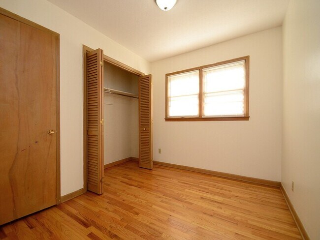 Building Photo - 5115 S 48th Ave