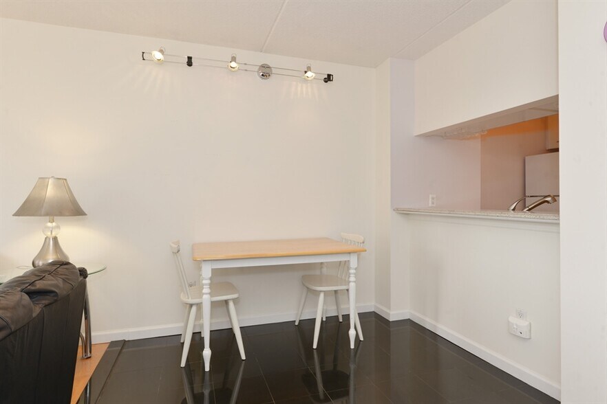 Building Photo - 4 Martine Ave