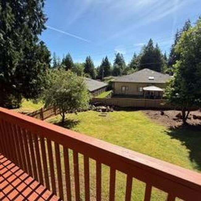 Building Photo - Beautiful home in highly desirable Bellevue neighborhood.