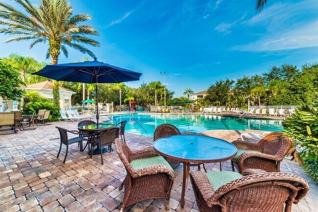 Building Photo - 8121 Fan Palm Way