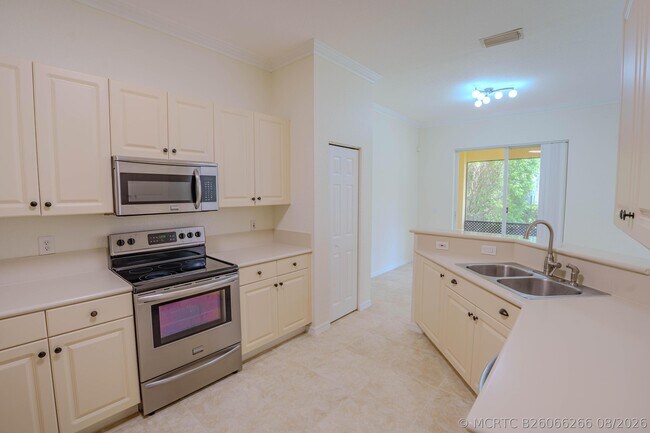 Building Photo - 5733 NW 119th Dr