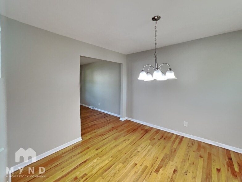 Building Photo - 5621 Oakmont Dr