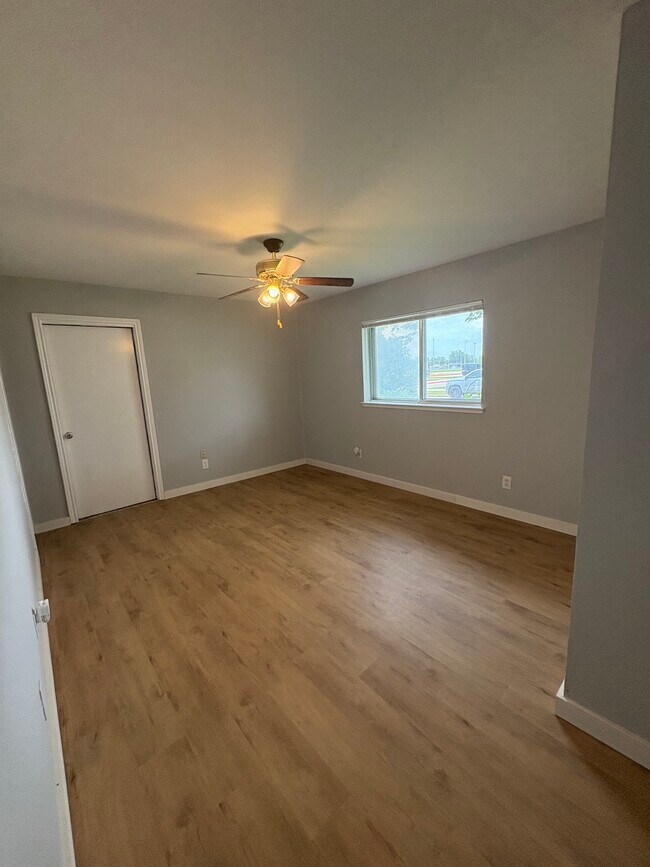 Building Photo - 5049 Overcrest Dr