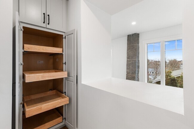 Building Photo - 32 Beacon St