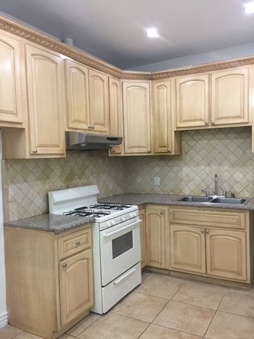 Kitchen - 14725 Polk St