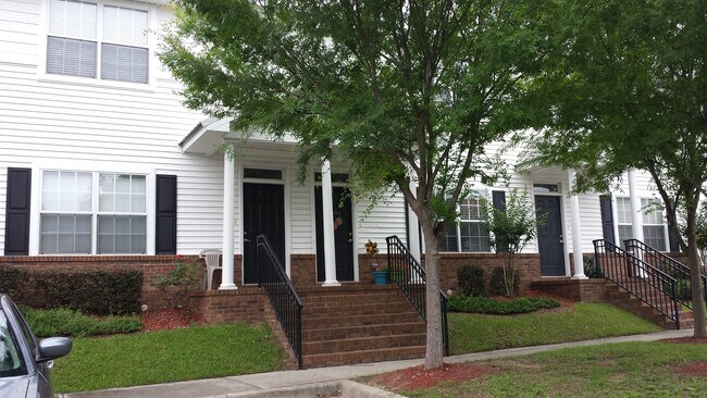 Building Photo - 3 Bedroom town home for rent August 6, 2026 in gated community with pool, renting for $1550 per m...