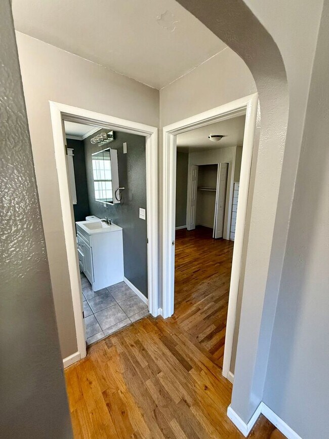 Building Photo - Adorable 3 bedroom 1.5 bathroom house for ...