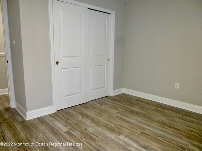 Building Photo - 127 Amberly Dr