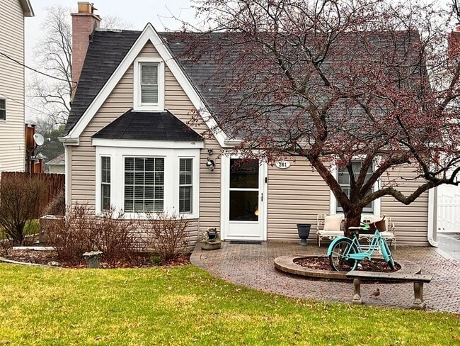 Primary Photo - 1N261 Stacy Ct