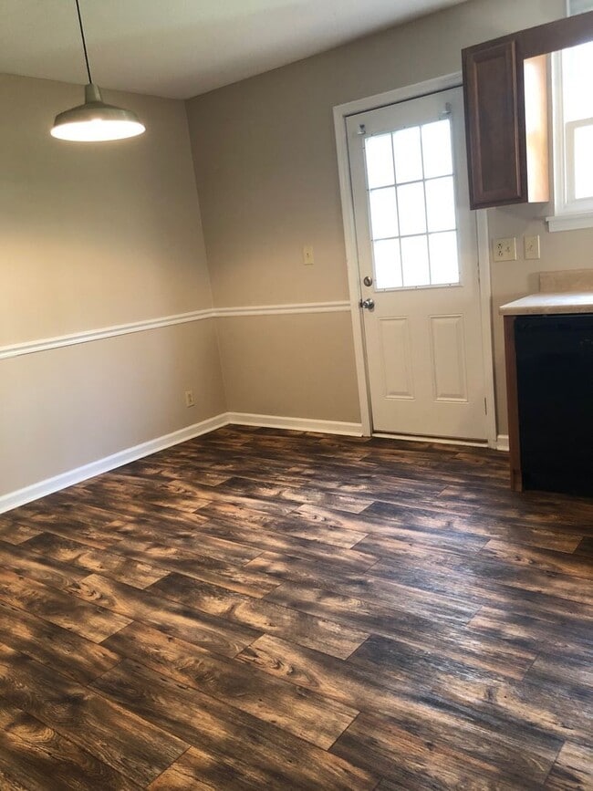 Building Photo - 102 C Kingsbury Ct 1/2 off 1st months rent