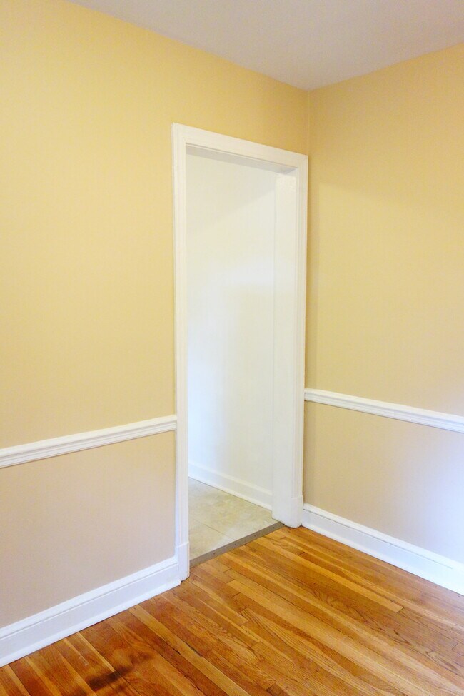 Building Photo - 8409 Greenwood Ave