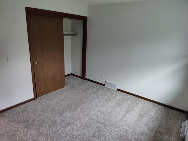 Building Photo - 2022 Adderbury Ln