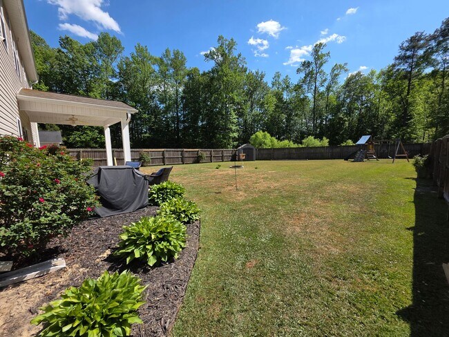 Building Photo - 4 Bedroom 2.5 Bath Carolina Plantation
