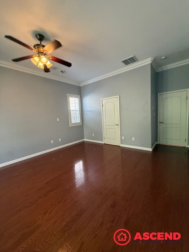 Building Photo - ** Move In Special! **Charming Home in Olive Dr Area!