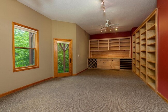 Building Photo - 348 Winding Ridge