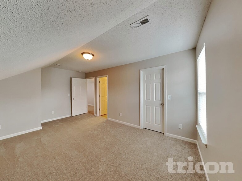 Building Photo - 3803 Riverside Ct