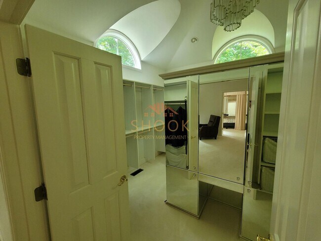 Building Photo - STUNNING LUXURY HOME - EVERYTHING YOU NEED - SHORT-TERM AND FURNISHED OPTIONS AVAILABLE