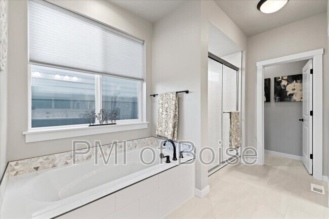 Building Photo - 10238 Hazy Gln Dr