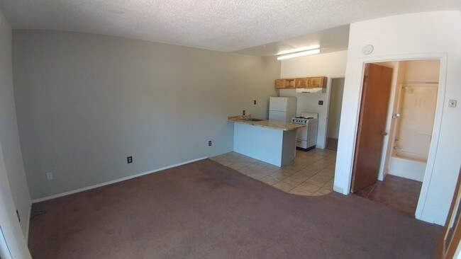 Building Photo - 200 Hermosa Dr NE