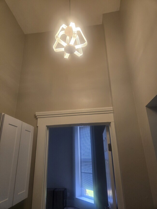 Building Photo - "2-Bed Apartment on South Brook St, Louisville!"