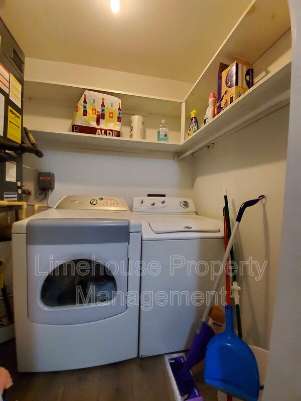 Building Photo - 2138 Kimball Cir