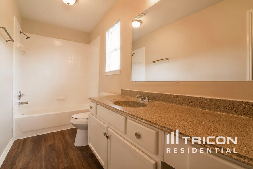 Building Photo - 3703 Bent Springs Ln