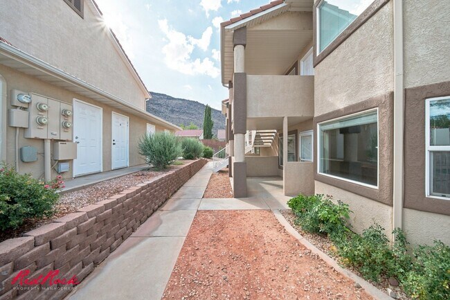 Building Photo - 1301 W Indian Hls