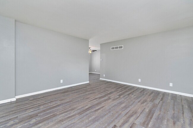 Building Photo - Chapel Hill